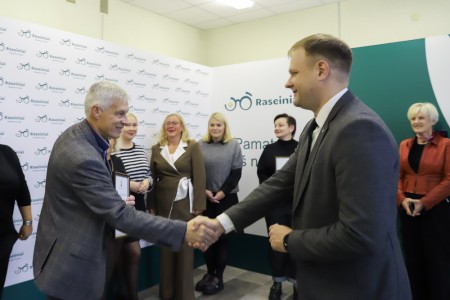 Vietos savivaldos dienos proga įteiktos Mero padėkos administracijos darbuotojams
