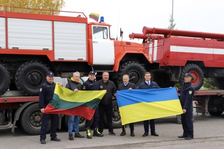  Ukrainai perduodami Raseinių rajone nenaudojami gaisriniai automobiliai