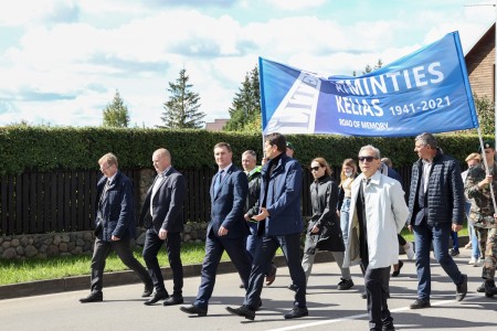 Ariogaloje atidengtas memorialinis ženklas, skirtas įamžinti Holokaustą