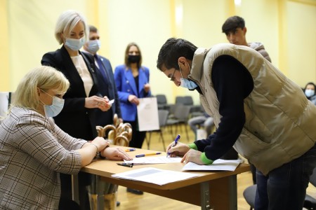 Afganistaniečiams įteikti leidimai gyventi Lietuvoje