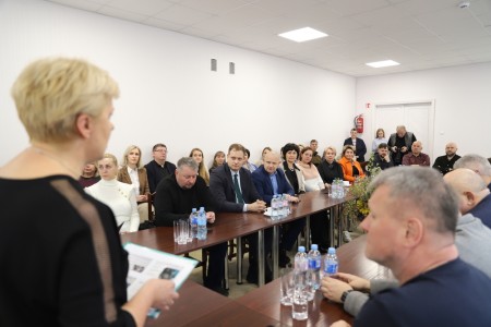 Savivaldybės ir verslo atstovų susitikimas netradicinėje erdvėje – verslo mokykloje