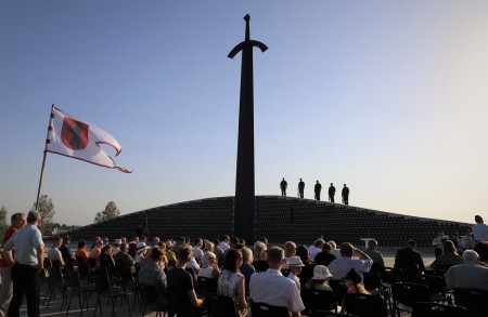 Raseinių rajone paminėta Europos diena stalinizmo ir nacizmo aukoms atminti ir Baltijos kelio diena