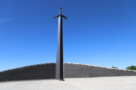 Memorialas Kryžkalnyje bus papildytas naujomis partizanų pavardėmis