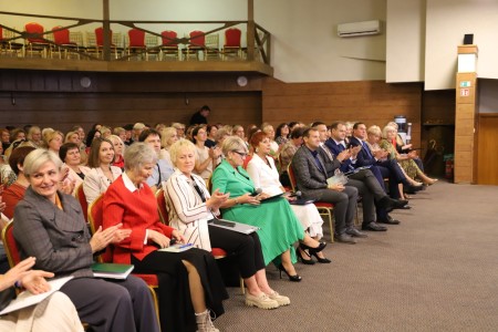 Vyko tradicinė švietimo bendruomenės konferencija apie naujų mokslo metų aktualijas