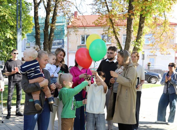 Rajono jaunimas Raseinių Nepriklausomybės aikštėje sukūrė „Laisvės taką“