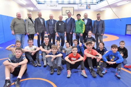 Raseinių kūno kultūros ir sporto centre atnaujintas imtynių inventorius