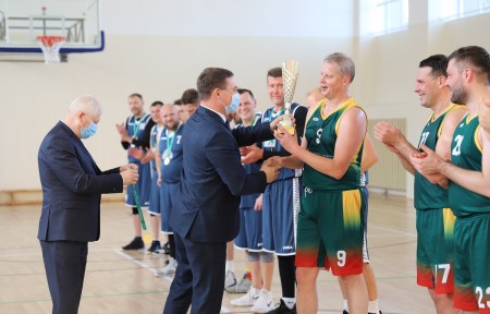 Seimo narių vizitas Raseiniuose: nuo strateginės reikšmės klausimų iki krepšinio varžybų