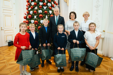 0002_resize_1920x1200_231128-kaledines-eglutes-iziebimo-dovanos-eitvydas-kinaitis-055_1701328084-b8d8781d412d9c83f3e686f44ebff336.jpg